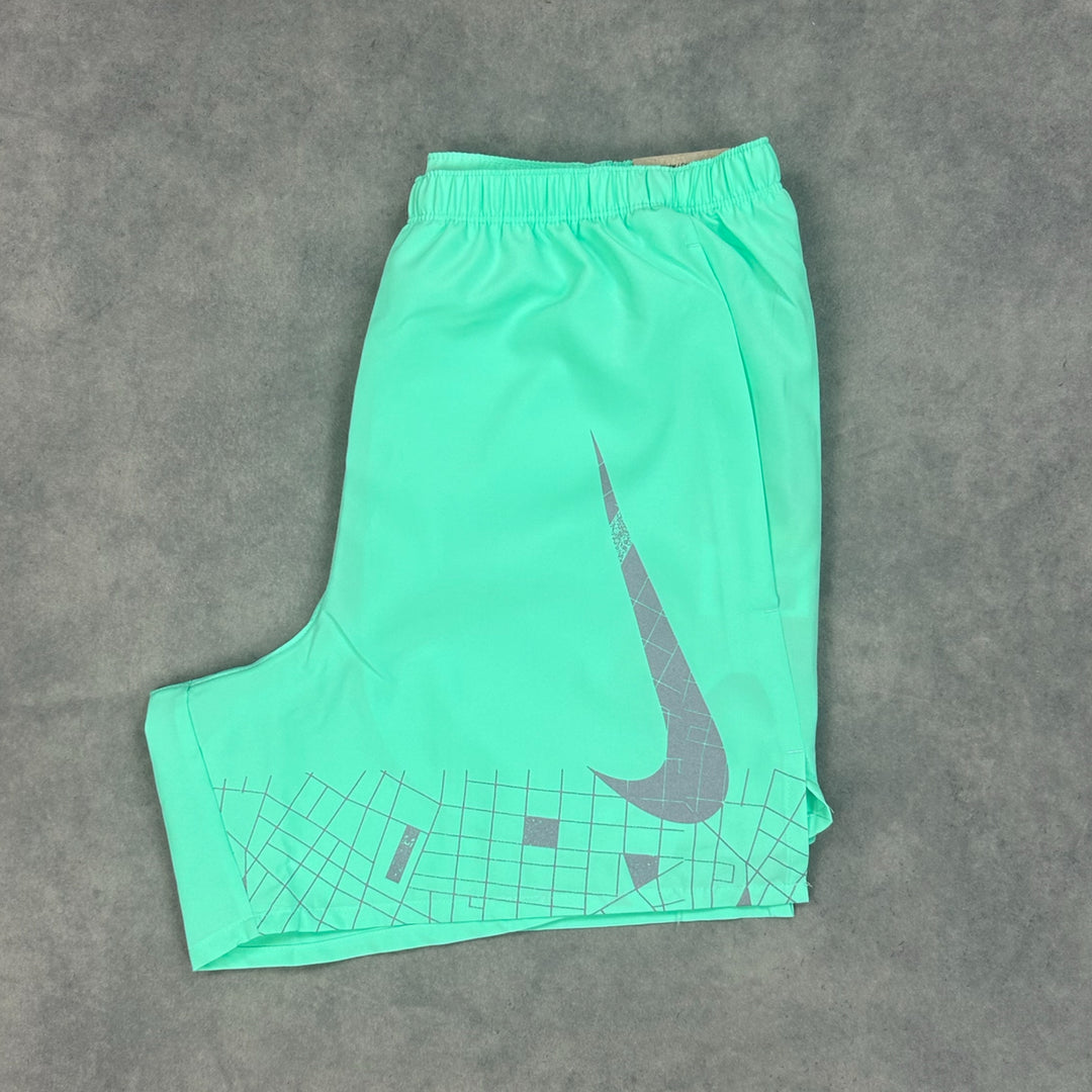 Nike Dri-FIT Flash Run Division 5" Challenger Shorts Mint