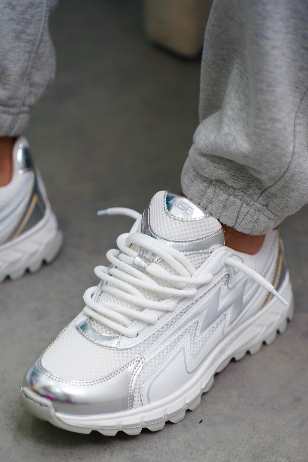 Chrome White Cosmo Runner