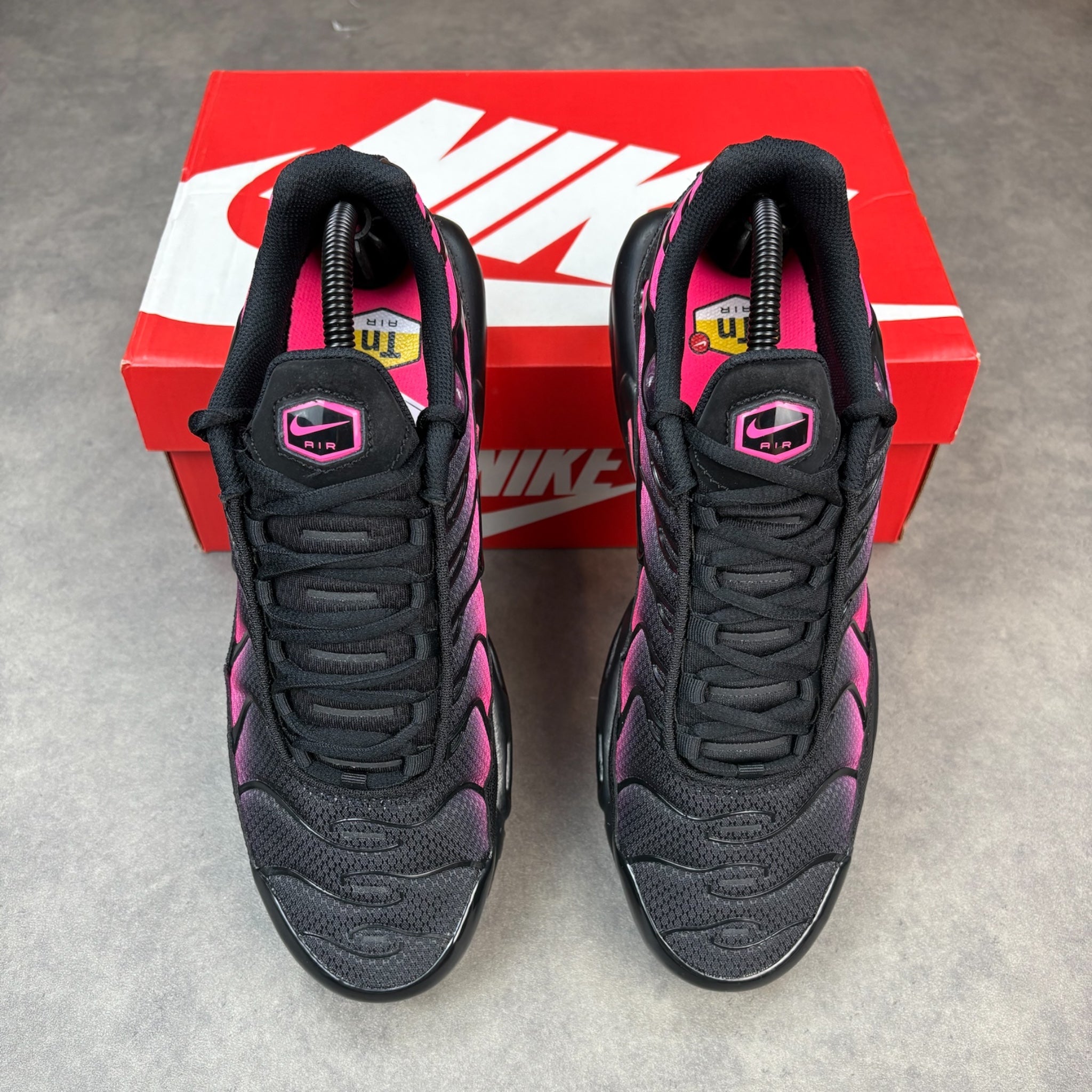 nike air max plus fire pink