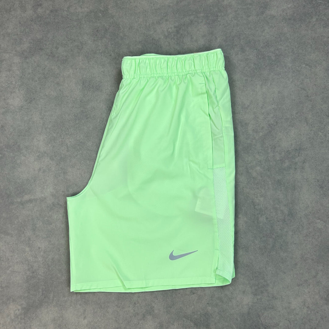 Nike - Challenger Shorts 7” - Vapour Green