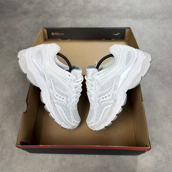Saucony ProGrid Omni 9 ‘White Silver’