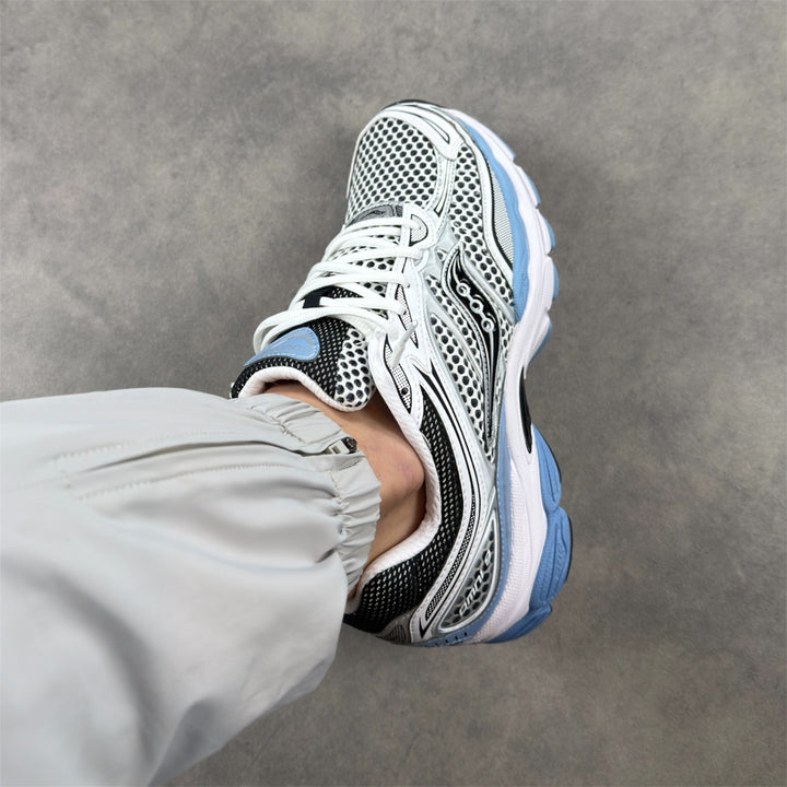 Saucony ProGrid Omni 9 Blissful White