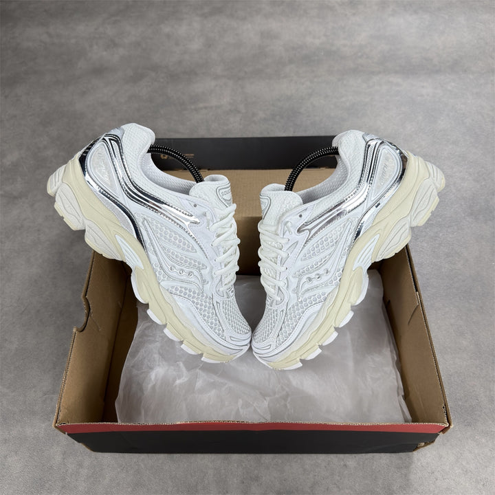 Saucony ProGrid Omni 9 White Eggshell