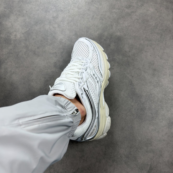 Saucony ProGrid Omni 9 White Eggshell