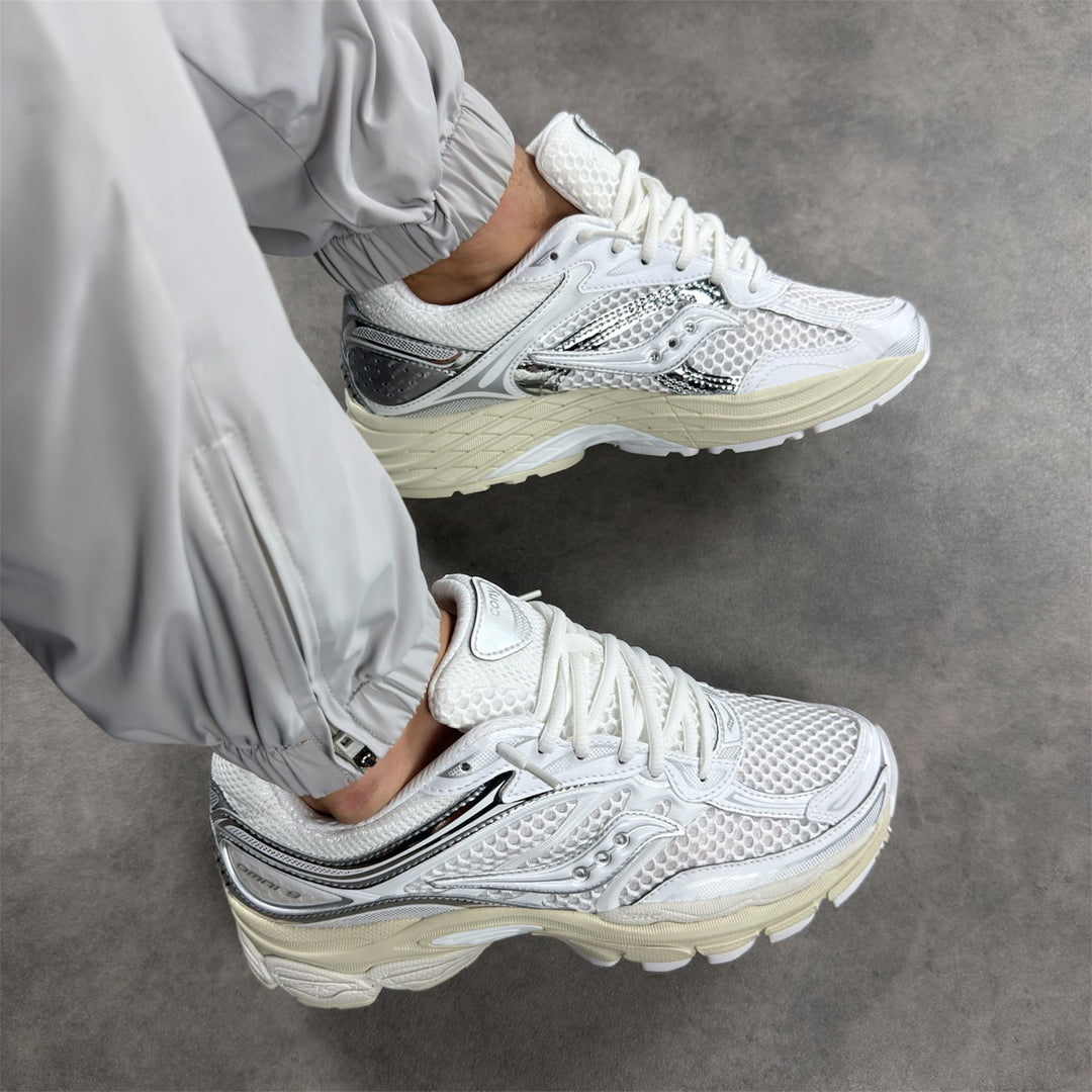 Saucony ProGrid Omni 9 White Eggshell