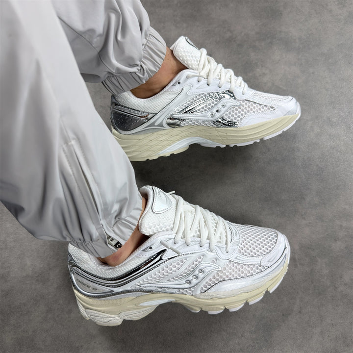 Saucony ProGrid Omni 9 White Eggshell