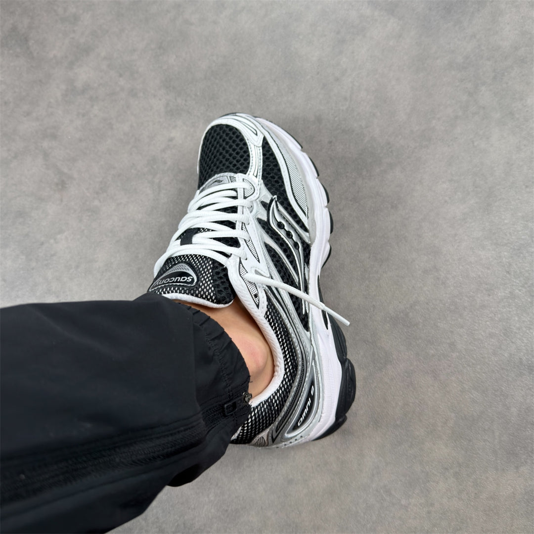 Saucony ProGrid Omni 9 Black White
