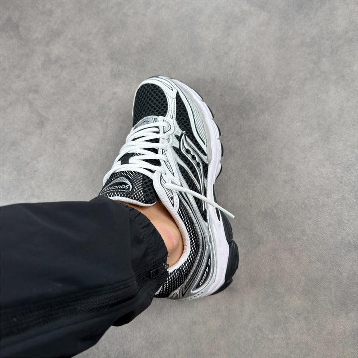 Saucony ProGrid Omni 9 Black White