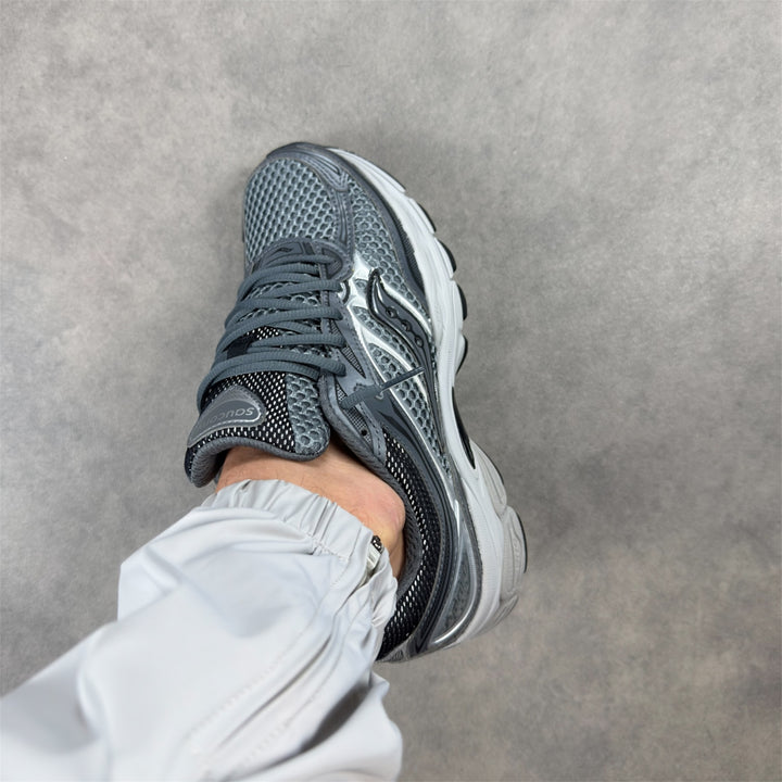 Saucony ProGrid Omni 9 Carbon Cadet