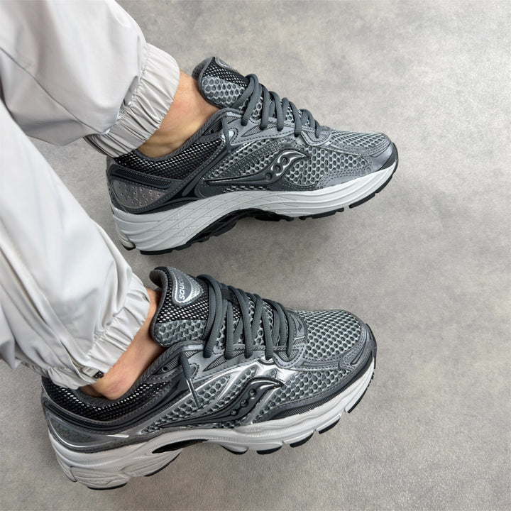 Saucony ProGrid Omni 9 Carbon Cadet