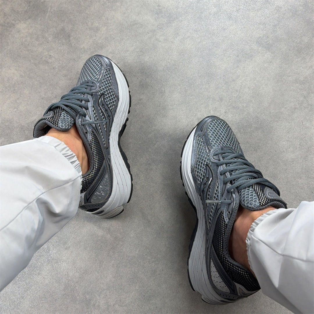 Saucony ProGrid Omni 9 Carbon Cadet