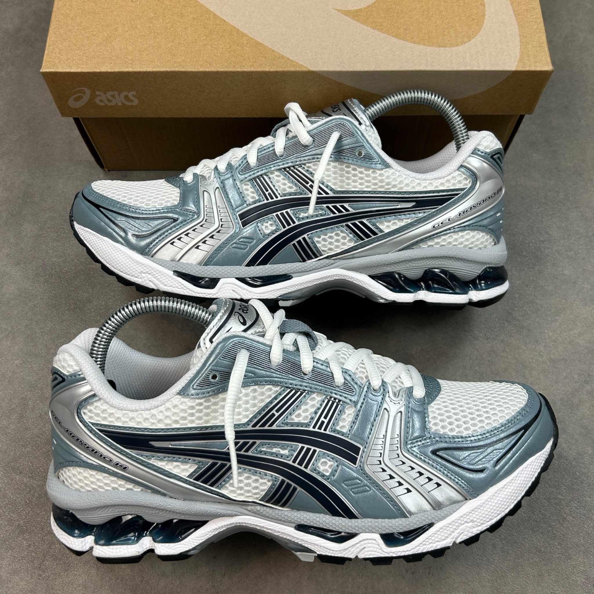 靴 ASICS GEL-KAYANO14 White/Fjord Grey 26.5 2025年 1/31 発売】ASICS GEL-KAYANO 14 “White/Fjord Grey